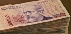 thumbnail of The world of international currency transfer